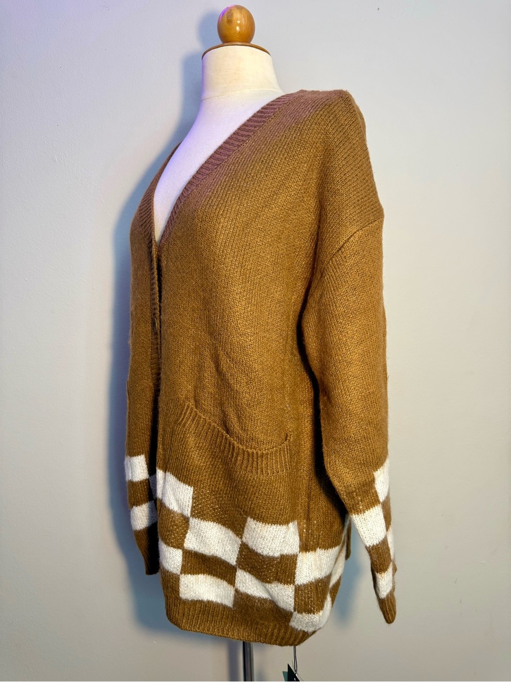 Women’s Knitted Brown & White Checkered Button Down Cardigan Size Large - Picture 4 of 7